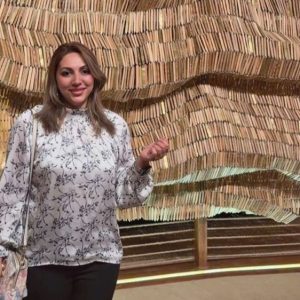 طالبة من قسم العلوم الطبية الحيوية تستكشف التراث السعودي في مركز “إثراء” ضمن فعاليات مؤتمر (KSAPT 2025)