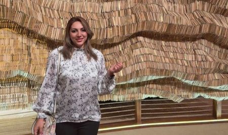 طالبة من قسم العلوم الطبية الحيوية تستكشف التراث السعودي في مركز “إثراء” ضمن فعاليات مؤتمر (KSAPT 2025)