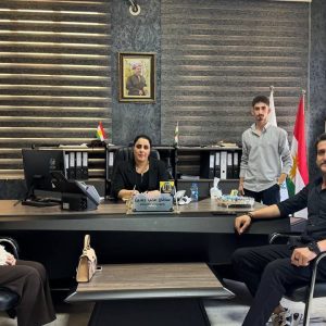 طلبة من قسم علوم الحاسبات ينقلون خبراتهم في مجال التجارة الإلكترونية إلى الأجيال القادمة