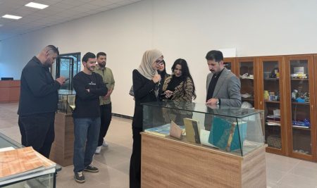 طلبة من قسم إدارة الأعمال يزورون مكتبة أربيل العامة (زيتون)