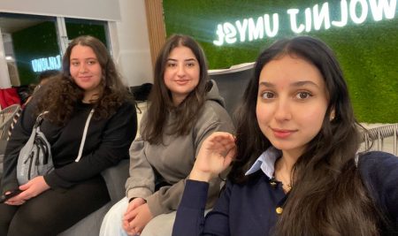 طالبات جامعة جيهان-أربيل يشاركن في ورشة عمل اليوم العالمي للغة العربية في بولندا