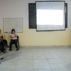 فێرخوازێکى بەشی مایکرۆبایۆلۆجى پزیشکی هۆشیاری تەندروستی لەبارەى نەخۆشییەکانی زستان لە قوتابخانەی هەولێرى تایبەت بڵاودەکاتەوە