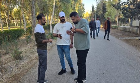 طلبة قسم الترجمة يُجرون نشاطًا ثقافيًا في حديقة سامي عبد الرحمن