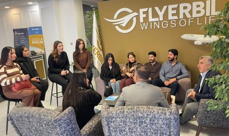 طلبة من قسم الإدارة العامة في زيارة علمية إلى شركة “فلاي أربيل”