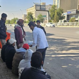 قسم الإدارة العامة ينظم نشاطًا تطوعيًا لتوزيع وجبات غذائية في أربيل