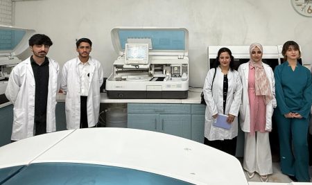 فێرخوازانی بەشی مایکرۆبایۆلۆجی پزیشکی سەردانێکى زانستییان بۆ یەکێک لە تاقیگەکان ئەنجامدا