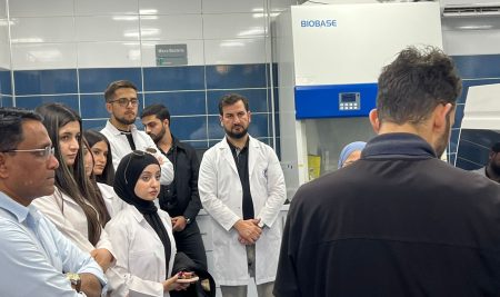 طلبة من قسم الأحياء المجهرية الطبية يزورون مستشفى أرذين الخاص