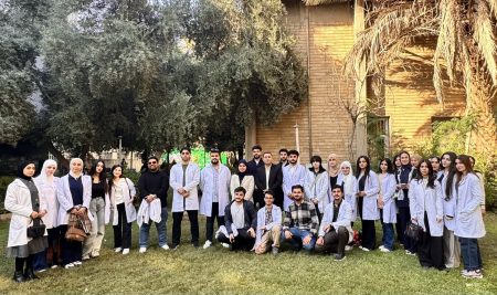 فێرخوازانی کۆلێژی دەرمانسازی لە زانكۆی جیهان-هەولێر سەردانی تاقیگەی توێکاری لە زانکۆی هەولێری پزیشکی دەكەن