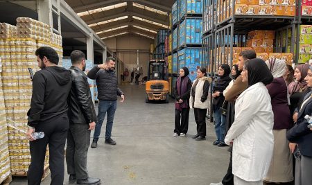 طلبة العلوم الطبية الحيوية يكتسبون خبرة صناعية خلال زيارتهم لمصنع ئالين