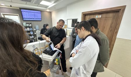 فێرخوازانی کۆلێژی دەرمانسازی لە زانکۆی جیهان – هەولێر بە سەردانێكی زانستی نەخۆشخانەی شاریان بەسەركردەوە