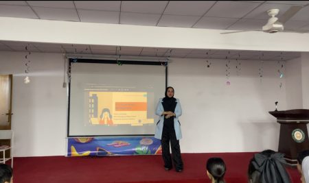 کۆنتڕۆڵکردنى سترێسی پێش تاقیکردنەوەکان ناوەڕۆکى بابەتێکى فێرخوازێکى بەشى مایکرۆبایۆلۆجى پزیشکى بوو، کە پێشکەشى قوتابیانى قوتابخانەی نێودەوڵەتی جیهانى کرد