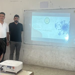 فێرخوازێکى بەشی مایکرۆبایۆلۆجى پزیشکی لە ئامادەیی بێجانى کوڕان، باسى لە چۆنیەتى خۆپارێزی لە هەوکردنەکانی کۆئەندامی هەناسە کرد