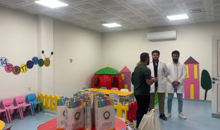 فێرخوازانی بەشی مایکرۆبایۆلۆجی پزیشکی هیوا و دڵخۆشی دەبەخشنە منداڵانی نەخۆشخانەی نانەکەلی