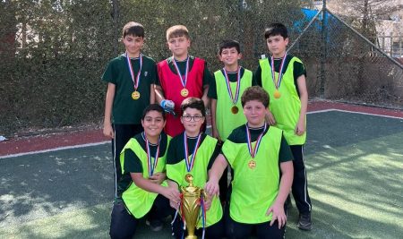 طلبة قسم التربية الرياضية وعلوم الرياضة مستمرون بنشاطاتهم الرياضية في المدارس.