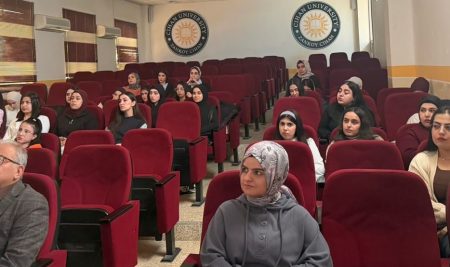 قسم العلوم الطبية الحيوية ينظّم ندوة متخصصة حول حبّ الشباب وتبعات ما بعده