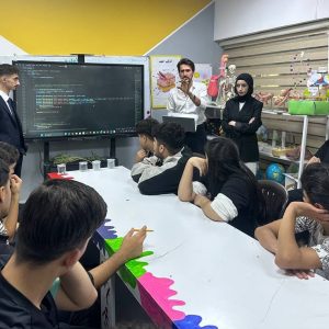 فێرخوازانى بەشی زانستەکانی کۆمپیوتەر، قوتابیانى قوتابخانەى هیوا ئاشناى پرۆگرامسازی وێبسایت دەکەن