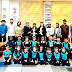 فێرخوازانی بەشی زمانی ئینگلیزی چاودێریی گەشەی زمانیی منداڵانی باخچەی ساوایان دەکەن