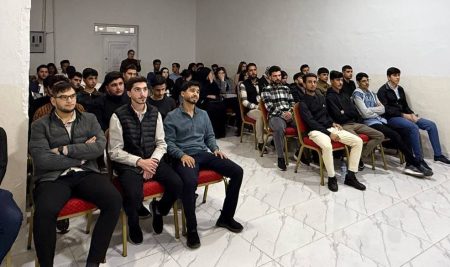 طالبة من قسم التغذية والحميات تقدّم ندوة عن داء السكري في معهد NTI