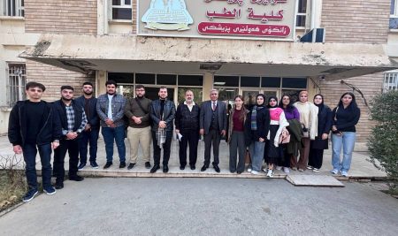 طلبة من قسم العلوم الطبية الحيوية يقومون بزيارة أكاديمية إلى مختبر التشريح في جامعة هولير الطبية