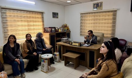 قسم إدارة الأعمال بالتنسيق مع قسم الإدارة العامة يوفّر المواد الغذائية لدور الأيتام