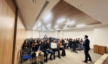 لە چوارچێوەی گەشتێکی زانستیدا؛ فێرخوازانی کارگێڕی و کارگێڕى گشتى ئاشنای ژینگەی کاری “کۆرەک تیلیکۆم” بوون