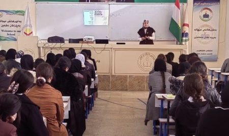 فێرخوازێکی زانکۆی جیهان-هەولێر سیمینارێکی زانستی لەسەر ‘خۆخۆشویستن’ بۆ قوتابیانی ئامادەیی بەستۆڕەی کچان بەڕێوەبرد