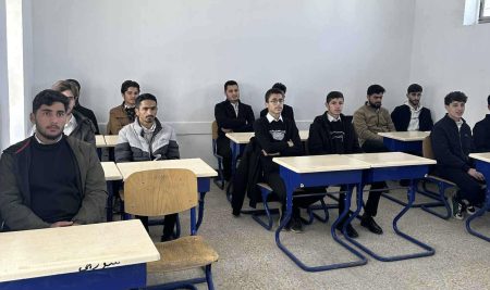 Media Department Students Present Seminar on Artificial Intelligence at Daraban Mixed Secondary School