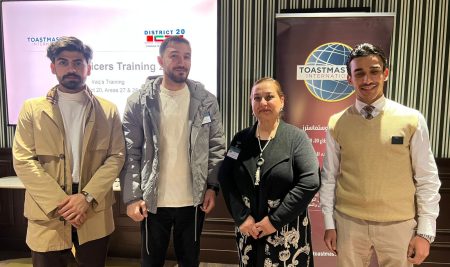 طلبة قسم الأحياء المجهرية الطبية يشاركون في دورة تدريبية بأكاديمية (توستماسترز) الدولية