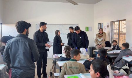 فێرخوازانی کۆلێژی پزیشکی ددان هەڵمەتێکی پشکنین و هۆشیاری تەندروستى لە قوتابخانەی “ڕاسان” بەڕێوەدەبەن