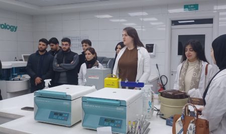 فێرخوازانی بەشى بایۆمیدیکاڵ لە نەخۆشخانەیەکى تایبەت ئاشنای نوێترین تەکنەلۆژیاکانی دەستنیشانکردنی نەخۆشی دەکرێن