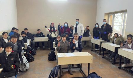 طلبة كلية طب الأسنان ينظمون زيارة توعوية علمية لمدرسة هزاران الابتدائية