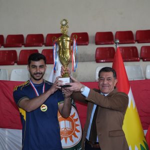 بە ئامادەبوونی سەرۆکی زانکۆ؛ تیپی بەشی پەروەردەی جەستەیی و زانستە وەرزشییەکان بووە پاڵەوانی خولی بالەی زانکۆی جیهان-هەولێر