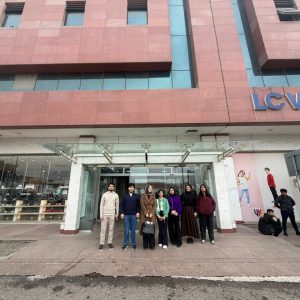 فێرخوازانی بەشى ئەندازیاری تەلارسازی لایەنە وه‌زیفی و ته‌کنیكییه‌کانی “ڕۆیاڵ مۆڵ” بەسەر دەکەنەوە