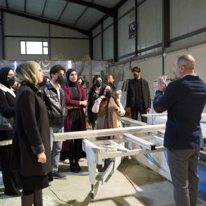 فێرخوازانی بەشى ئەندازیاری تەلارسازی پرۆسەی دروستکردنی مۆدێلە تەلارسازییەکان لە کۆمپانیای  (Empire Mena) بەسەر دەکەنەوە