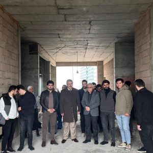 فێرخوازانی بەشى ئەندازیاری تەلارسازی وردەکارییە جێبەجێکارییەکانی پڕۆژەی نەخۆشخانەی جیهان تۆمار دەکەن