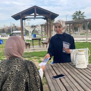 طلبة من قسم العلوم الطبية الحيوية ينظمون حملة توعية بالتغذية الرمضانية في متنزه بيشمركة