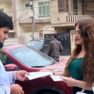 طلبة من قسم اللغة الإنجليزية ينظمون حملة توعية بمناسبة اليوم العالمي للعدالة الاجتماعية في منطقة الحي العسكري