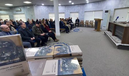 طلبة من قسم العلاقات الدولية والدبلوماسية يشاركون في حفل إشهار كتاب البروفيسور عبد الستار جواد