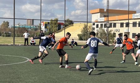 فوز طلبة قسم العلاج الطبيعي على طلبة كلية طب الأسنان في مباراة صعبة