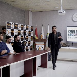 طلبة من قسم الإعلام يناقشون التأثيرات النفسية لمنصات التواصل الاجتماعي في معهد “ماد”