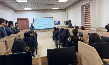 Media Department Students Introduce Artificial Intelligence Technology to High School Students