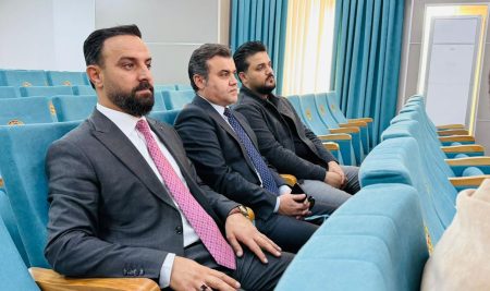 طلبة من قسم الإعلام يشاركون في حفل توقيع كتاب عن المؤرخ (محمد أمين زكي بەگ)