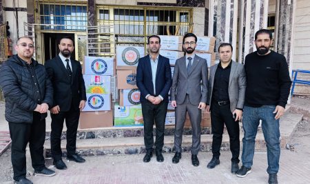 فێرخوازان و مامۆستایانى بەشی ڕاگەیاندن نزیکەى (٤٠٠) کتێب و سەرچاوەی زانستی و ئەدەبیان بەخشییە کتێبخانەی گشتیی چەمچەماڵ