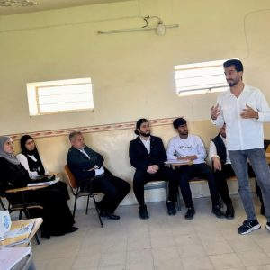 طالب في قسم الإعلام يوضح سبل مواجهة الاكتئاب الرقمي لطلبة إعدادية في قضاء كفري