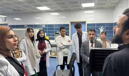 طلبة في قسم التحليلات الكيميائية الطبية يجرون زيارة علمية إلى  مستشفى ارزين الاهلية