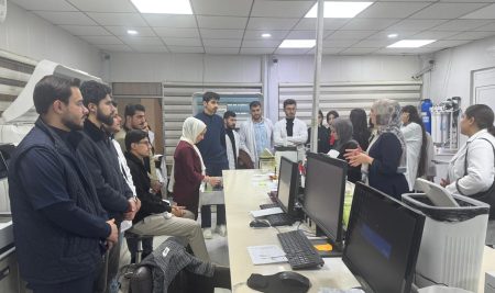 لە تاقیگەی میدلاین؛ فێرخوازانی بەشى شیکاری تاقیگەیی پزیشکى فێرى سیستمەکانی ژیریی دەستکرد دەبن