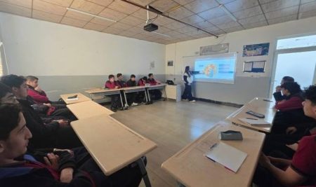 ندوة توعية صحية من قبل قسم الأحياء المجهرية الطبية في مدرسة كوردستان الثانوية