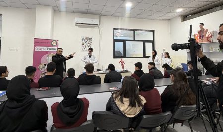 فێرخوازانی کۆلێژی دەرمانسازی چالاکیەکى پزیشکی و تاقیگەیی لە ئامادەیی هەولێر ئەنجام دەدەن
