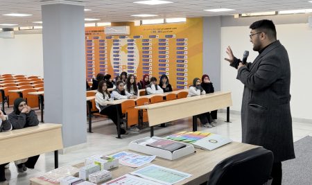 طلبة من قسم الصيدلة يقودون زيارة توعوية صحية في مدرسة سافا الأهلية – أربيل