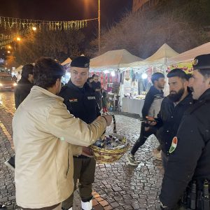 فێرخوازانی بەشی کارگێری کار بژمێری ویردەکان دابەش دەکەن لە هەولێر